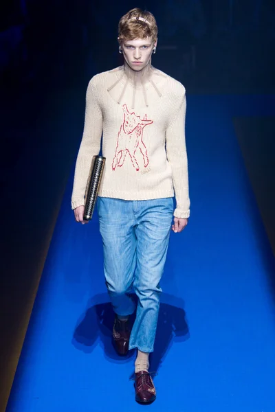 Look 15